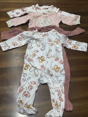 Carter’s (4) One-Piece Pajamas / Sleepers Bundle 6 months